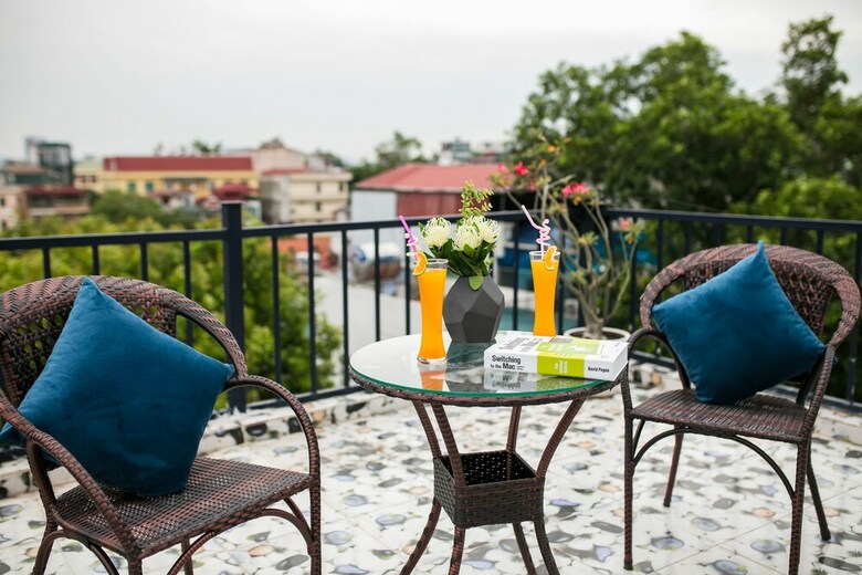 Golden Rooster Hotel