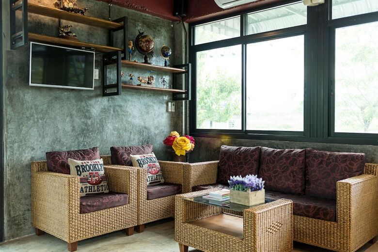 Hotel Alongkorn Farm And Resort