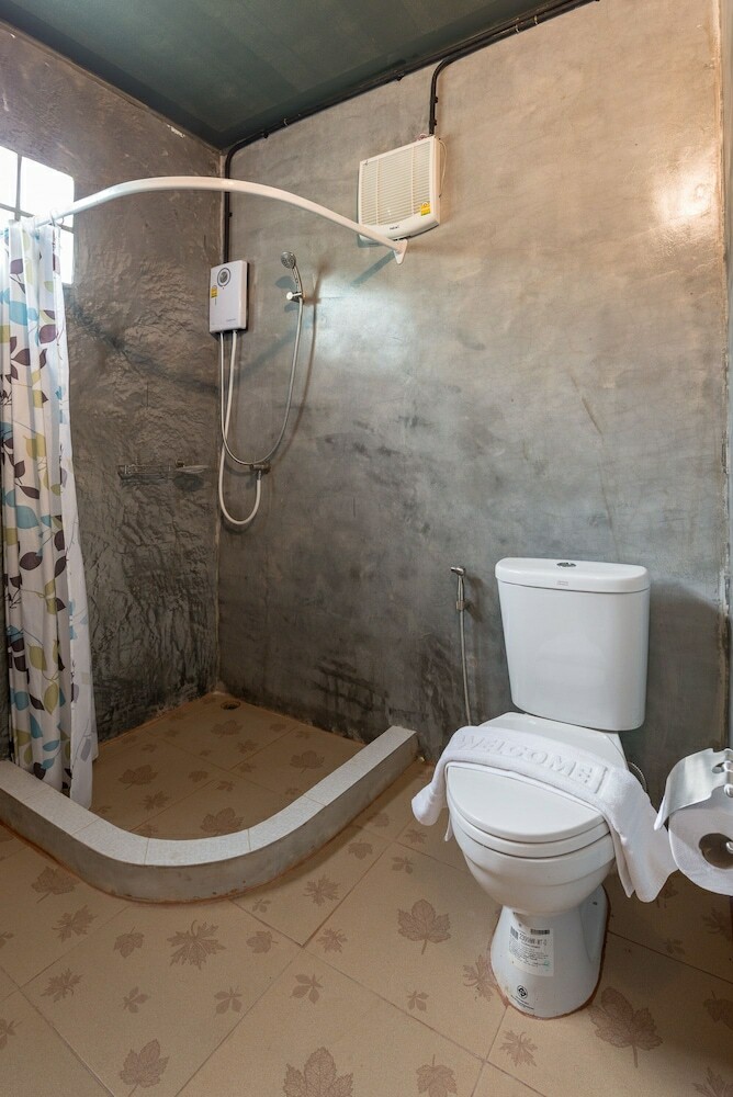 Hotel Alongkorn Farm And Resort