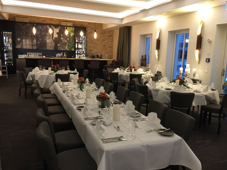 Hotel H�ll Am Main