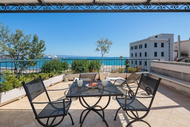 Riva And Diocletian Apartments