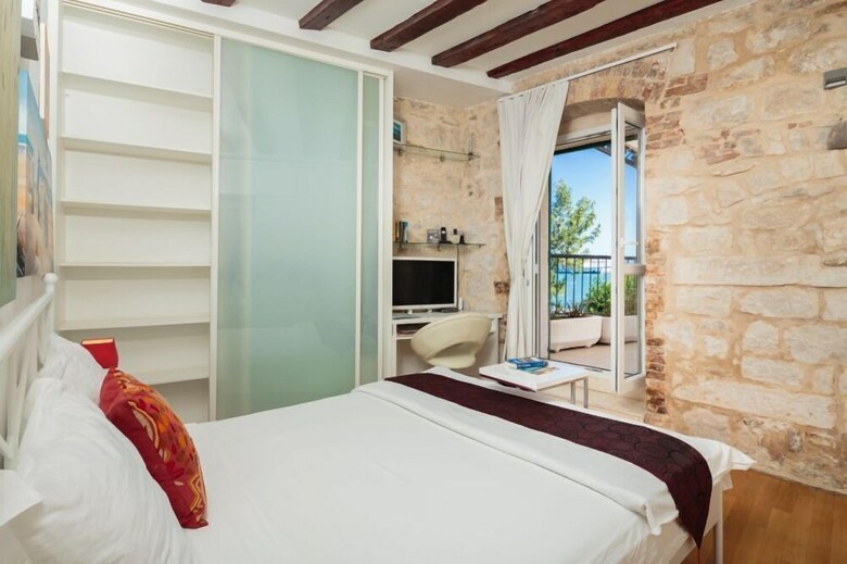 Riva And Diocletian Apartments