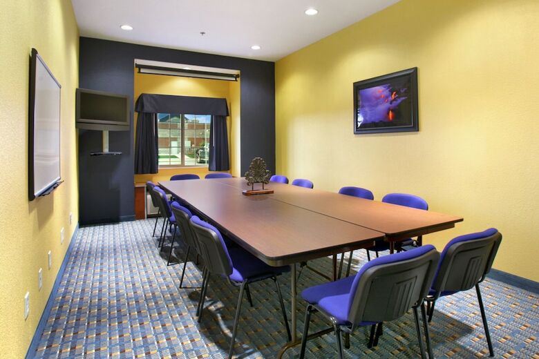 Hotel Microtel Inn & Suites By Wyndham Kearney