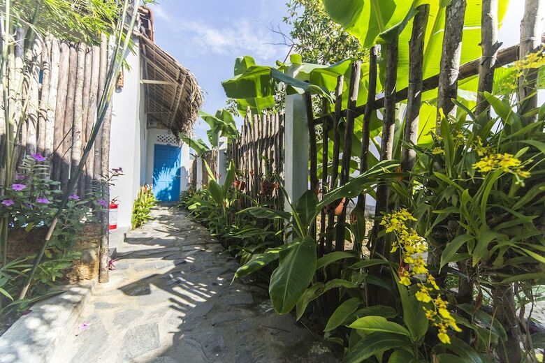 Hotel Cashew Tree Bungalow