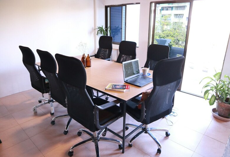 Hostal In The City Co-living & Co-working Space - Hostel