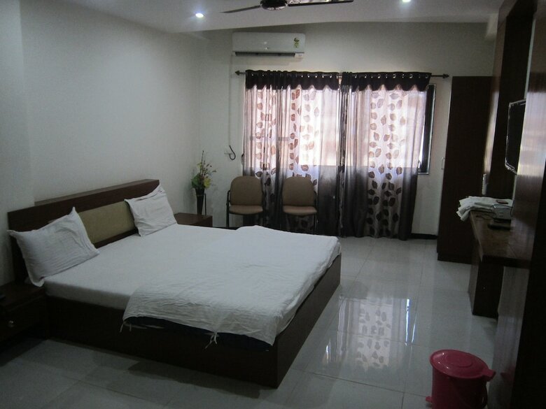 Hotel Dhruv Palace