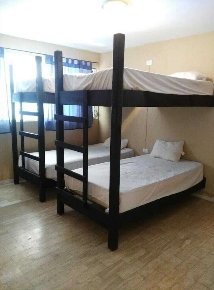 Hostal Deja Hostel Suites