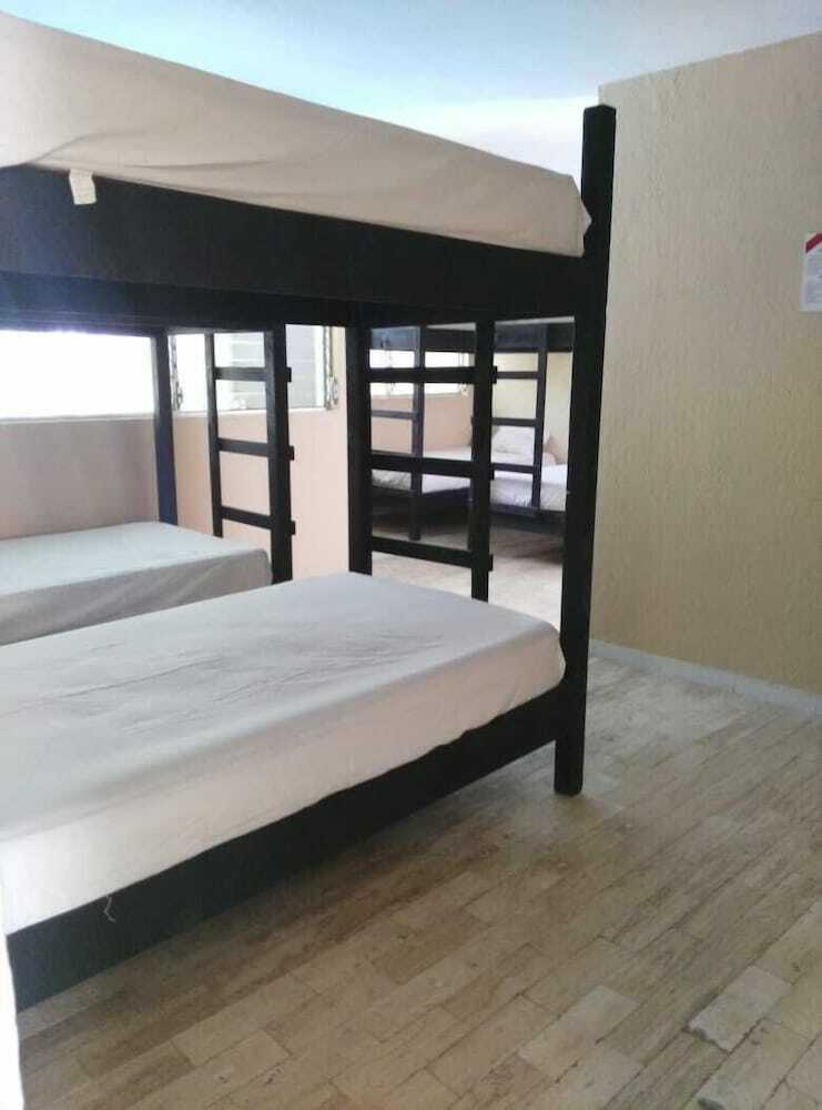 Hostal Deja Hostel Suites