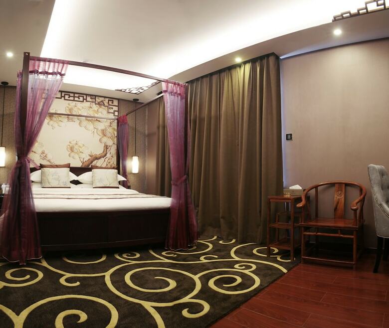 Hotel Pullanoman Holiday Inn