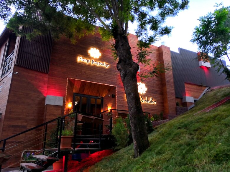 Hotel Piano Borracho