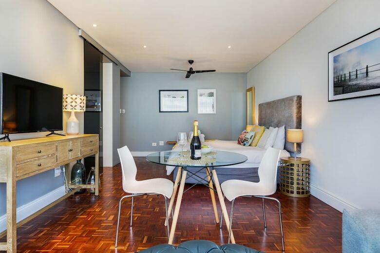 Mouille Point Apartment
