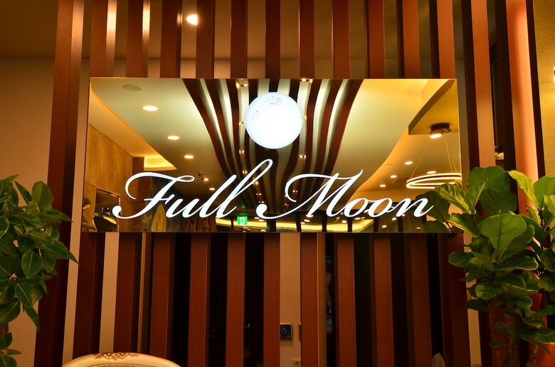 Hotel Full Moon