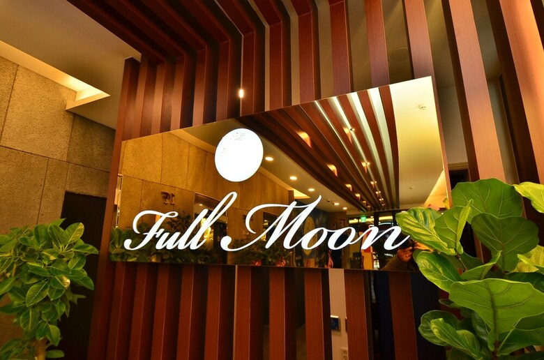 Hotel Full Moon