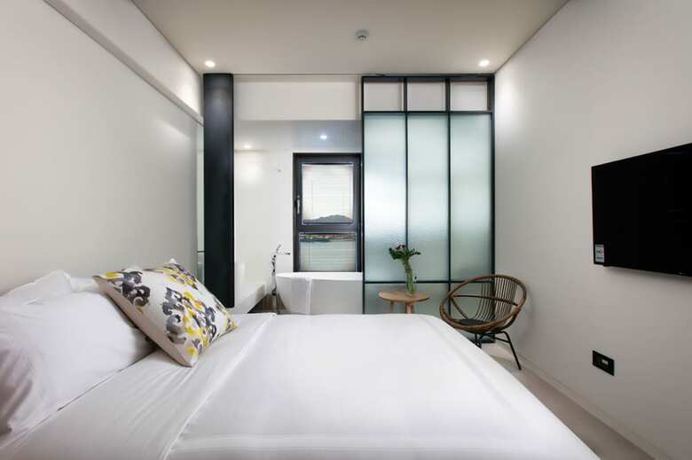 Oia Hotel
