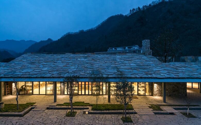 Posada Wuhua Yishu Shouzhuo Park