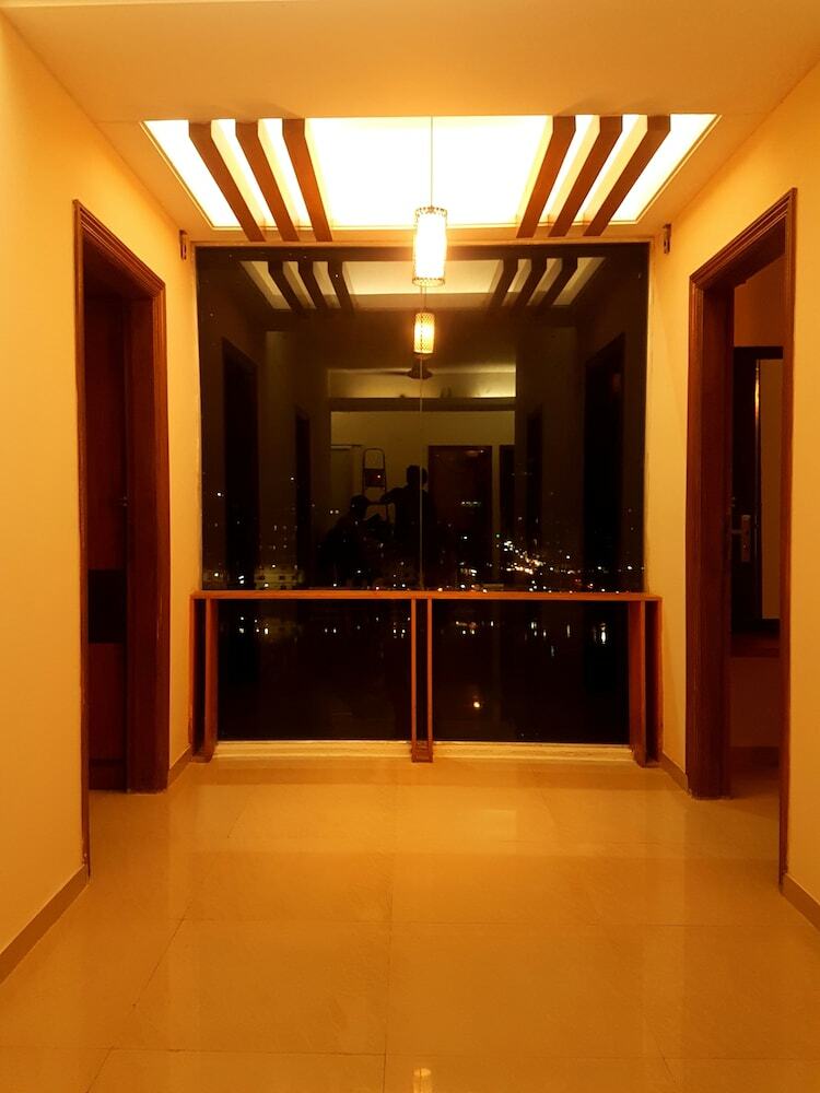 Hotel Lake Wood Residency