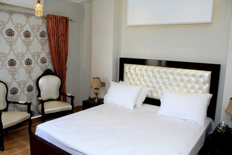Hotel Luxes Inn