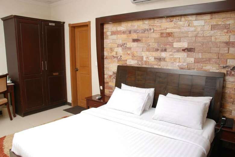 Hotel Larish Residency