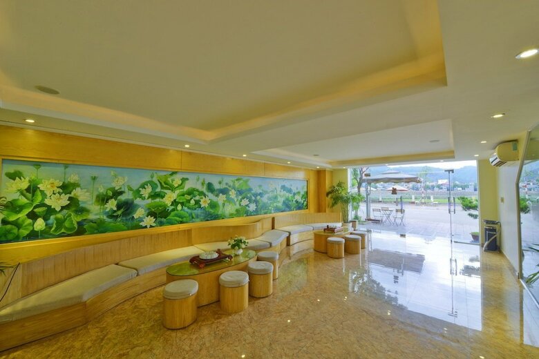Hotel White Lotus