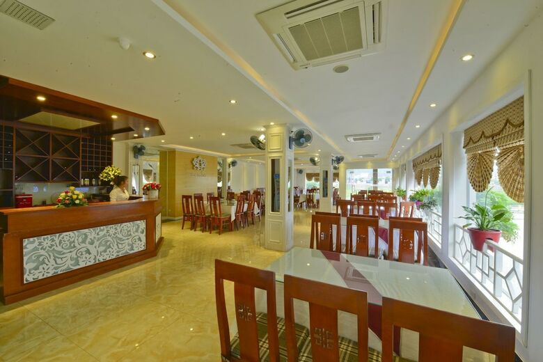 Hotel White Lotus