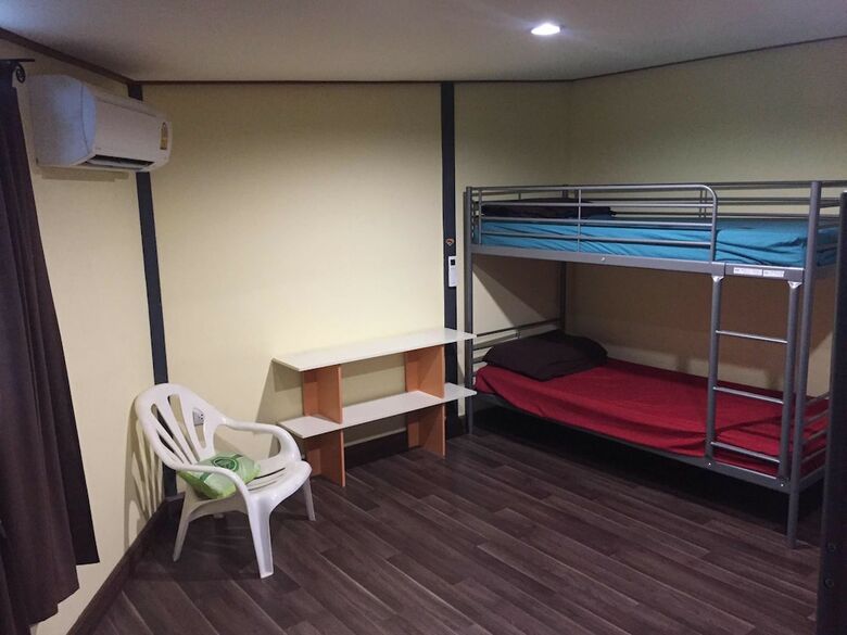 Hostal Roi 8 Host