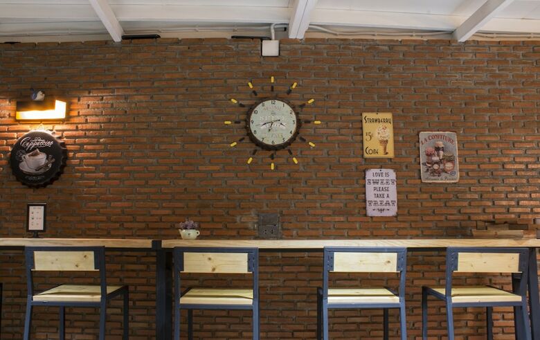 Hostal Roi 8 Host