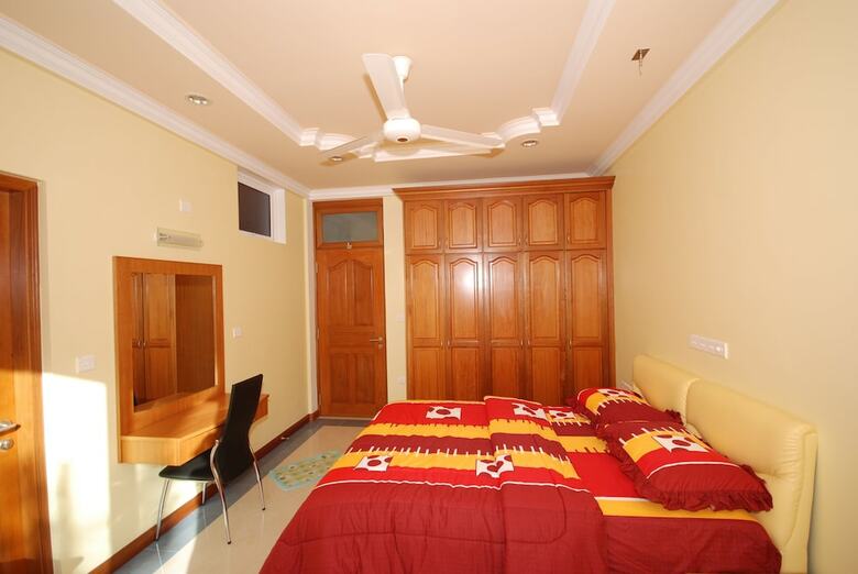 Hotel Crystal Retreat