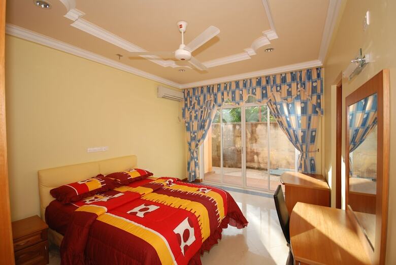 Hotel Crystal Retreat