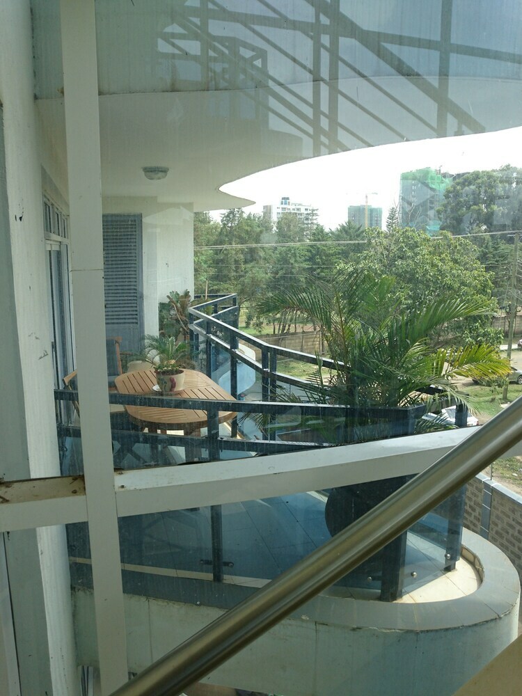 Tomax Apartments Brooks