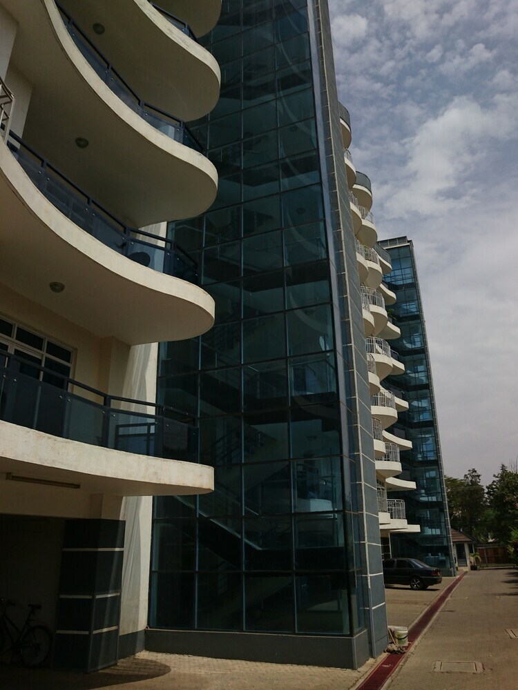 Tomax Apartments Brooks