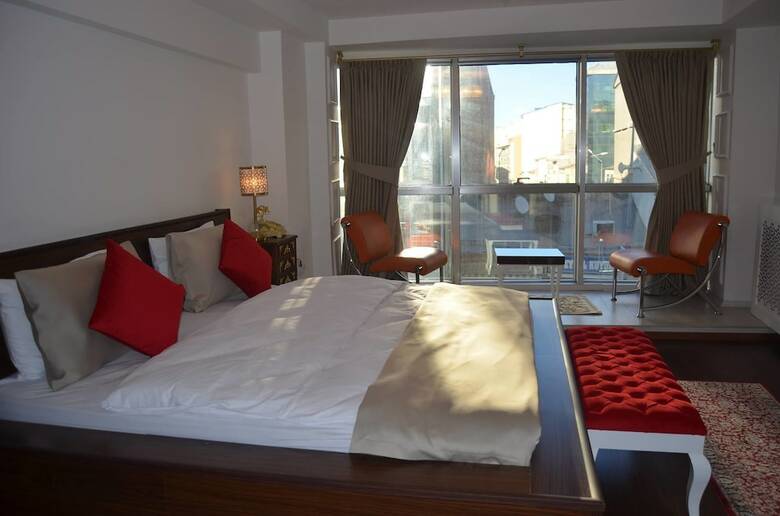 The Gala Palace Hotel