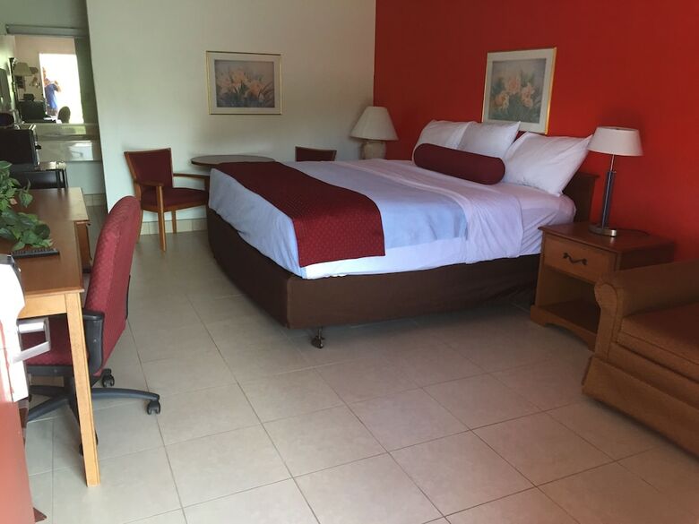 Hotel Econo Lodge North