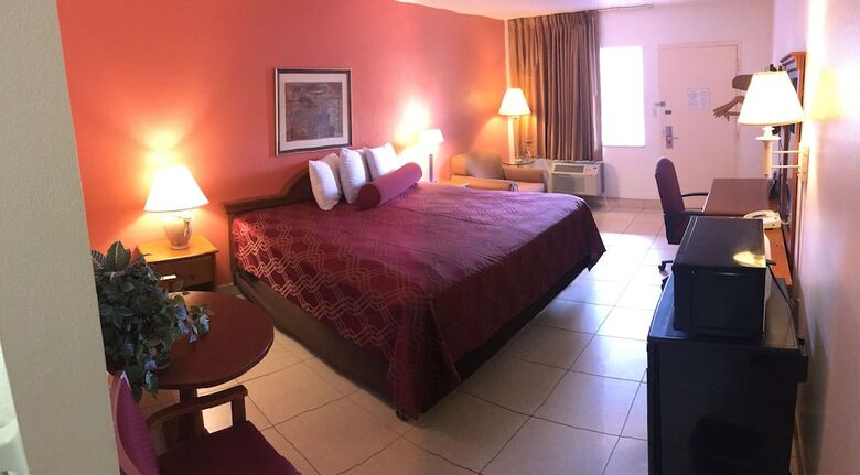 Hotel Econo Lodge North