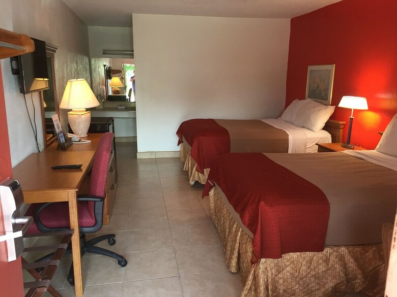 Hotel Econo Lodge North