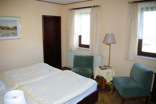 Landhotel Goldener L�we Mit Pension Am Taurastein
