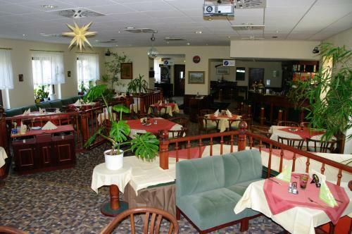 Landhotel Goldener L�we Mit Pension Am Taurastein