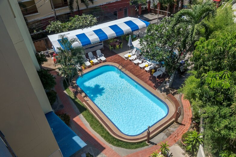 Porterhouse Beach Hotel