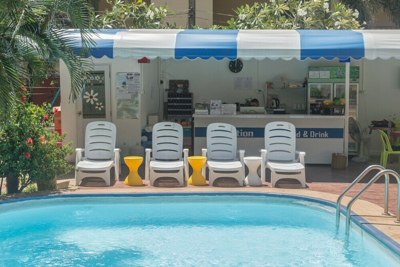 Porterhouse Beach Hotel