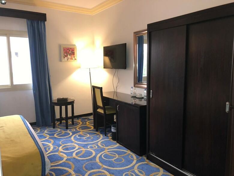 Elegant Suites Hotel