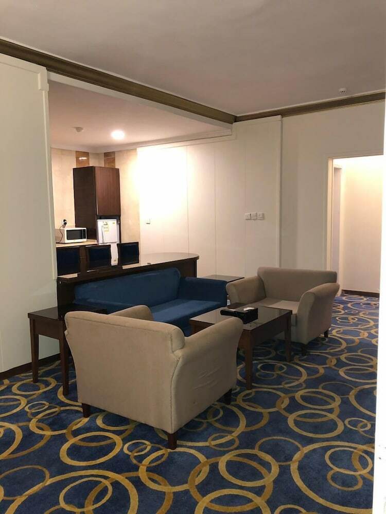 Elegant Suites Hotel
