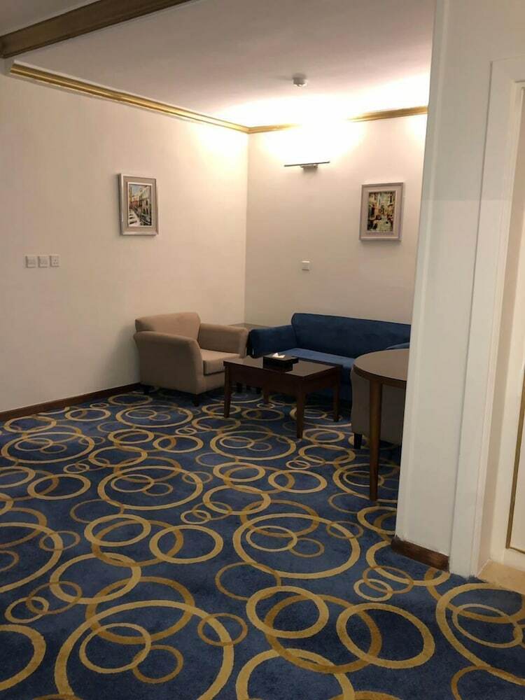 Elegant Suites Hotel
