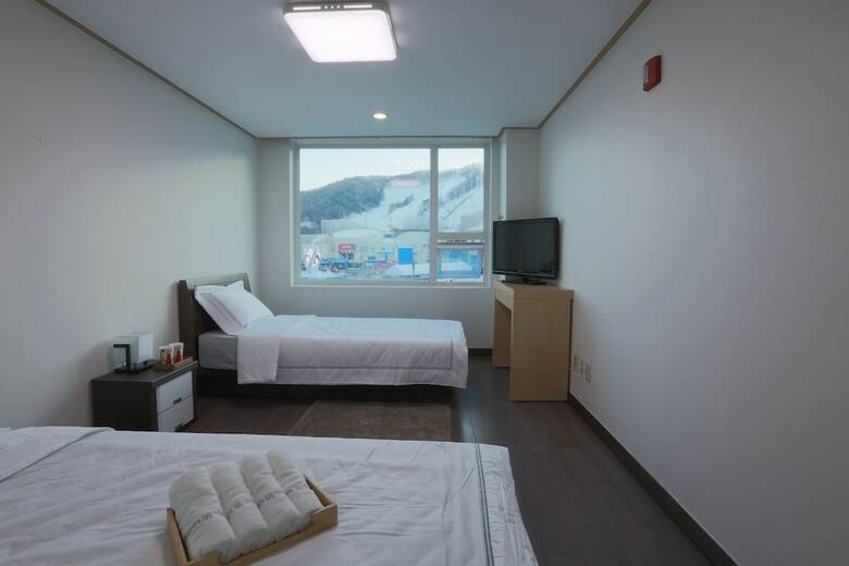 Hotel White View