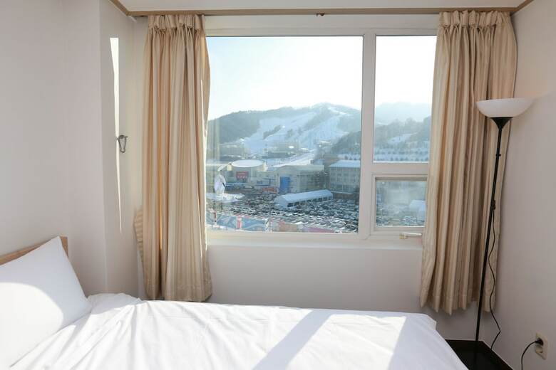 Hotel White View