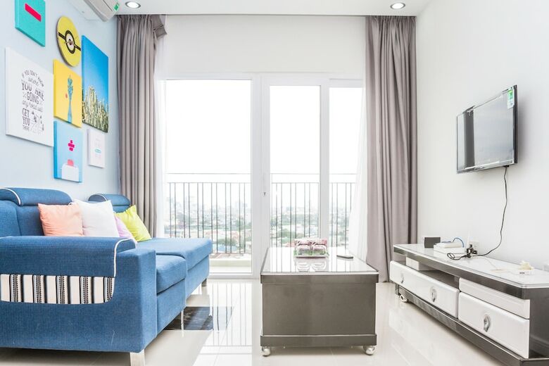 Riverside Apartment In Monarchy Apartment