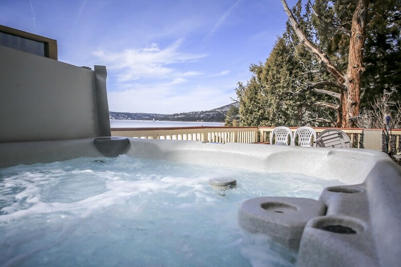 Cabana Alpine Lakefront