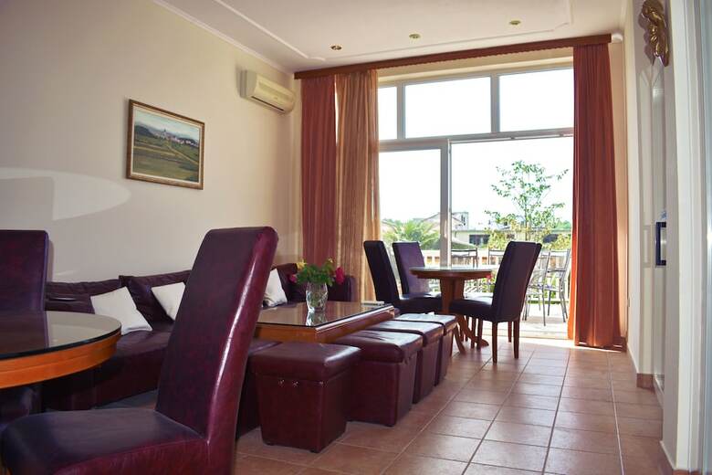 Pension Regina Mundi