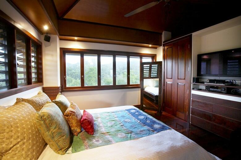 Villa Lotus House
