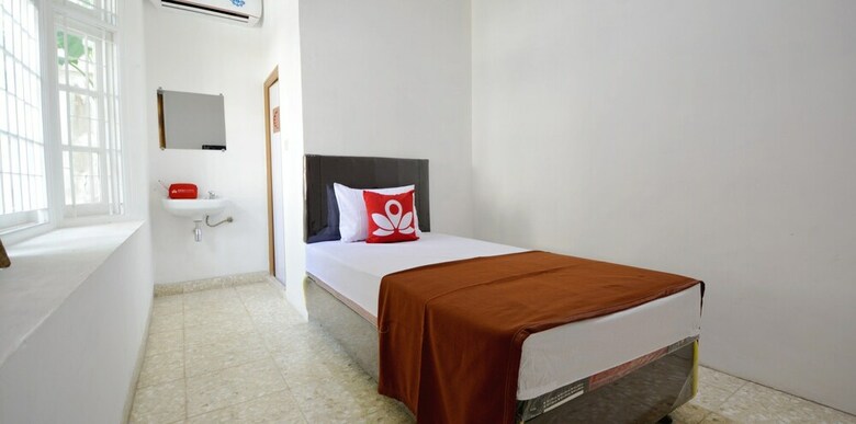 Hotel Zen Rooms Kemang G17 Syariah