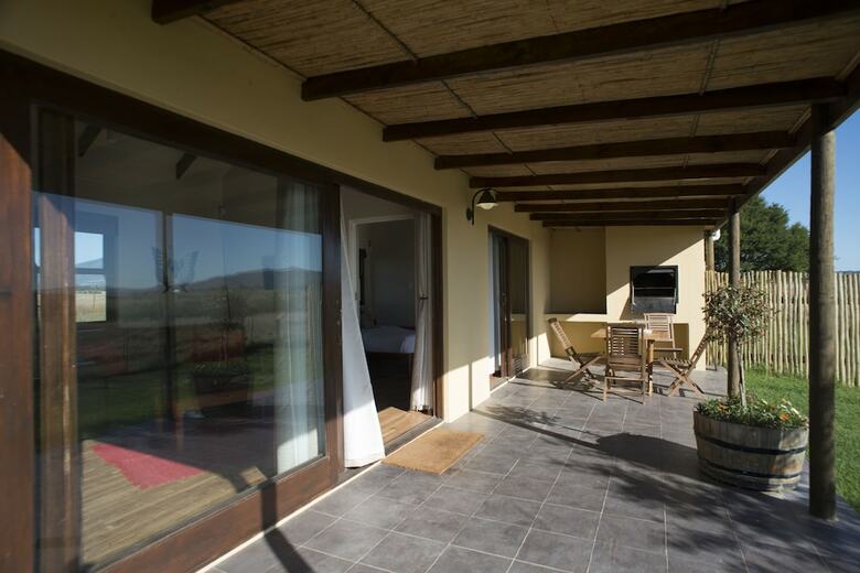 Aparthotel Wild Clover Cottages