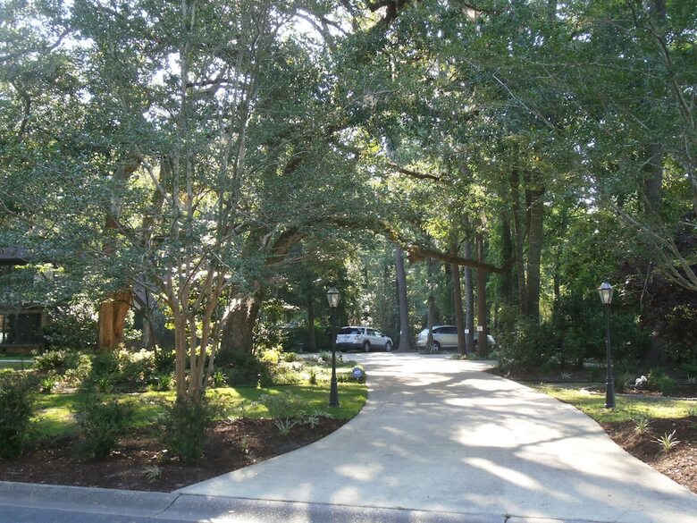 Bed & Breakfast Tudor Oaks Inn